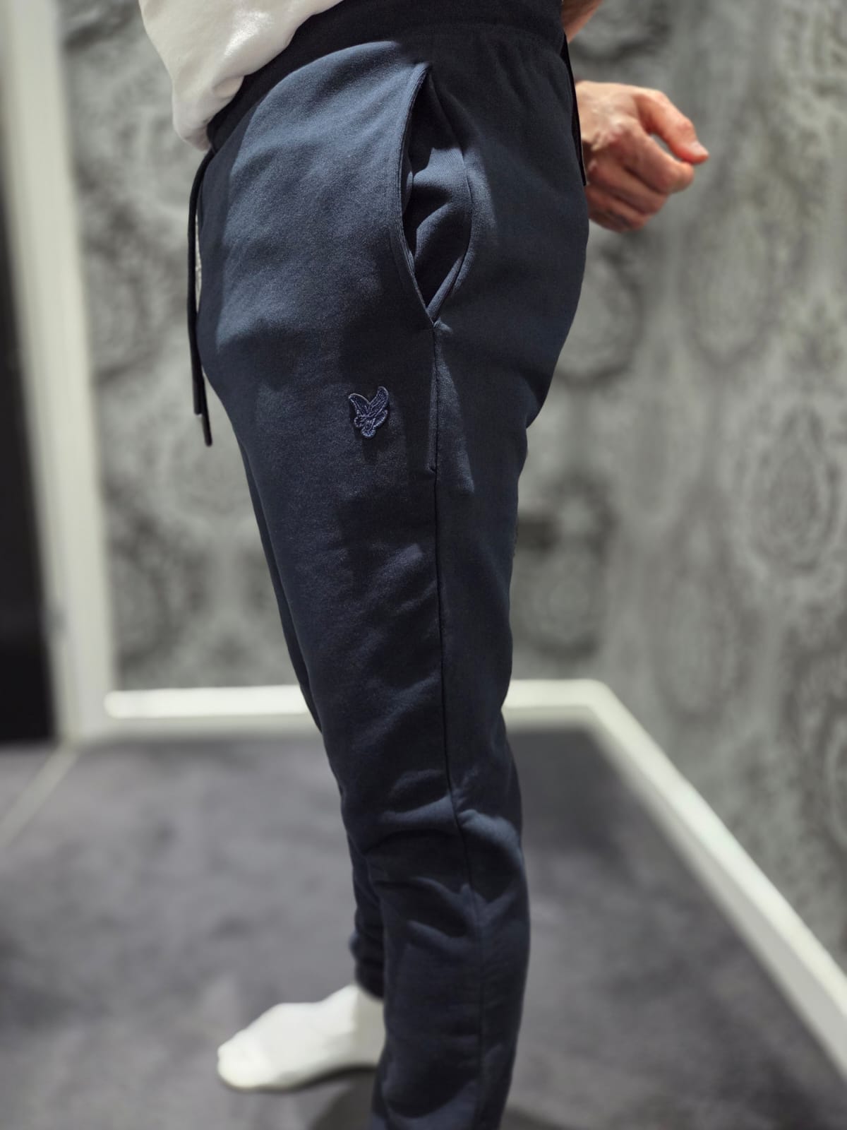 Lyle & Scott - Superfine Slim ML2259 Sweatpant - Navy - Image 2