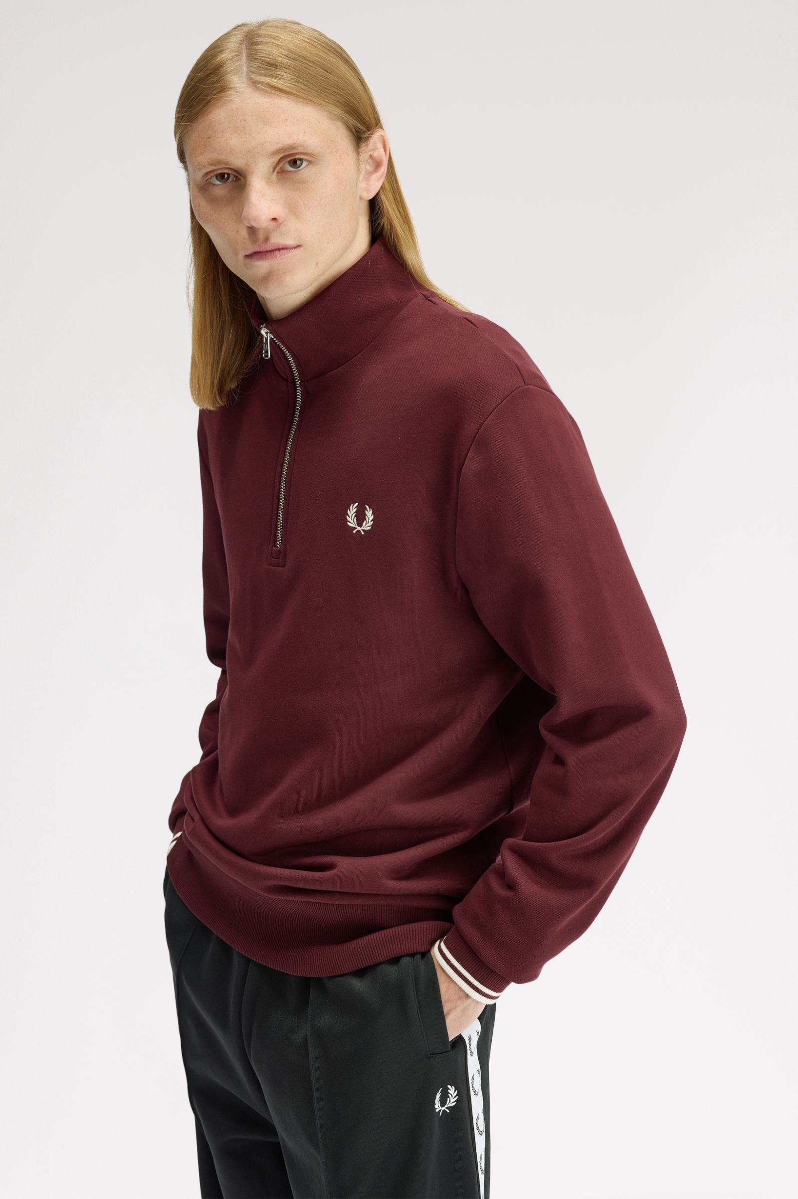 Fred Perry - Halfzip Sweatshirt M3574 - Oxblood - Image 7